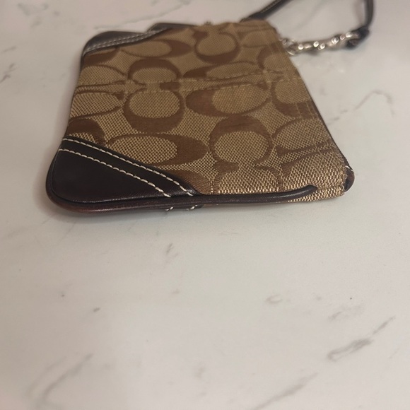 Coach Vintage Wristlet- EUC - Picture 8 of 13